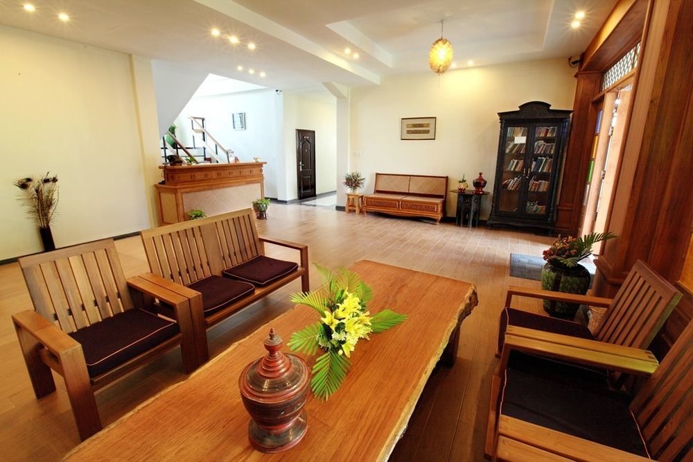 A Little Bit Of Tavern Bed and breakfast 2*