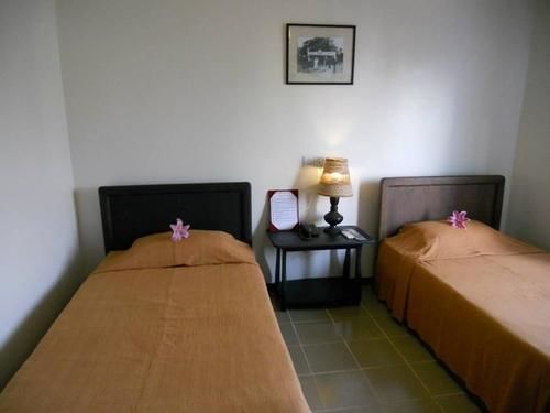 A Little Bit Of Tavern Bed and breakfast