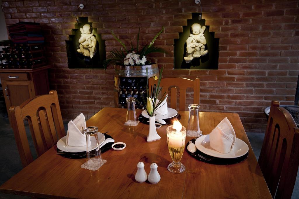 A Little Bit Of Tavern Bed & Breakfast Mandalay