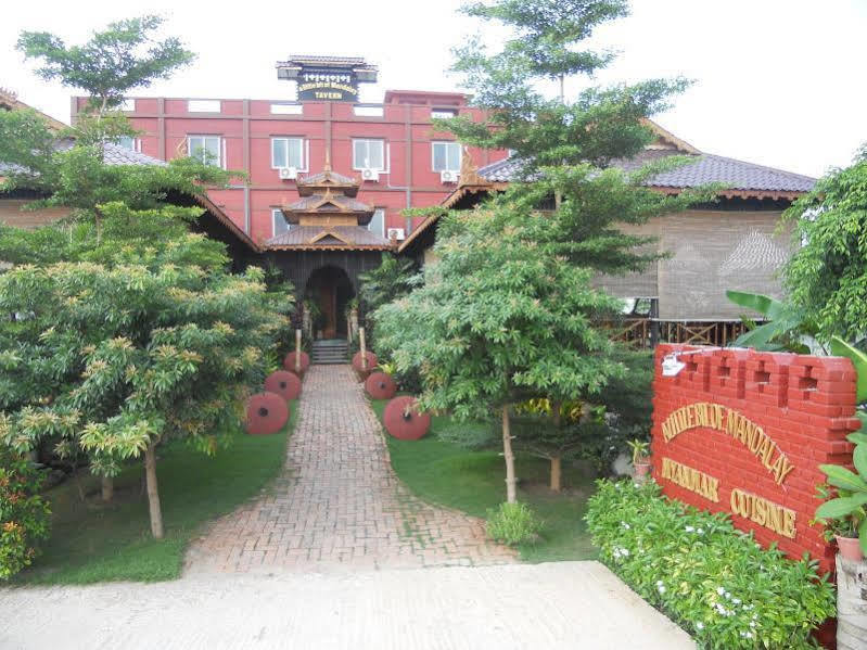 A Little Bit Of Tavern Bed & Breakfast